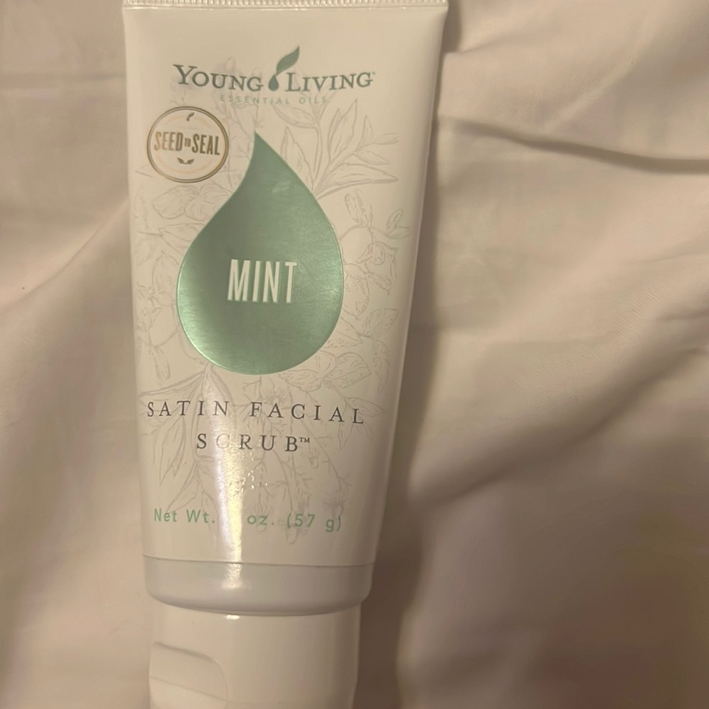 Young living Satin Facial Scrub
